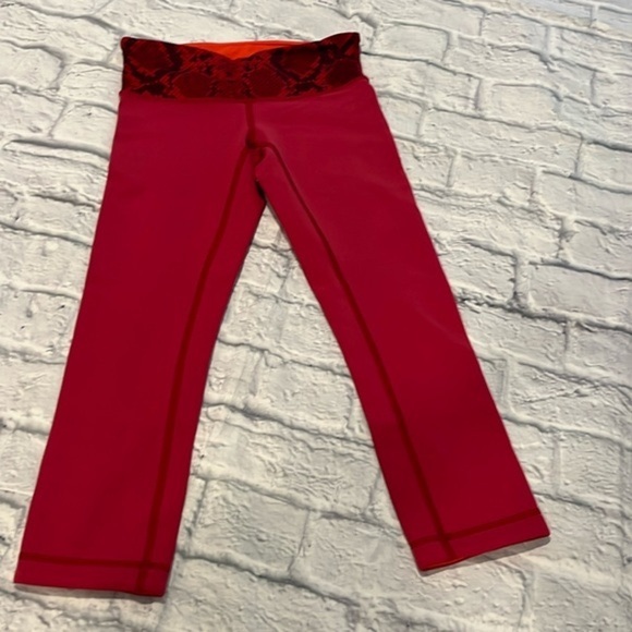 Lululemon cropped leggings Sz 2 - Picture 1 of 9